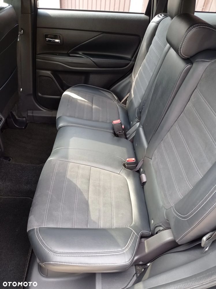 Mitsubishi Outlander - 12