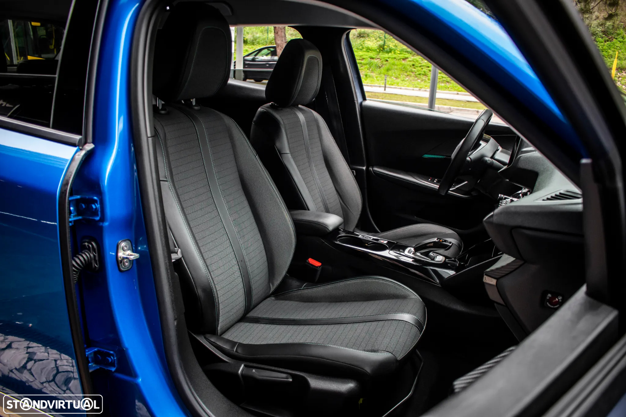 Peugeot e-2008 Allure - 28
