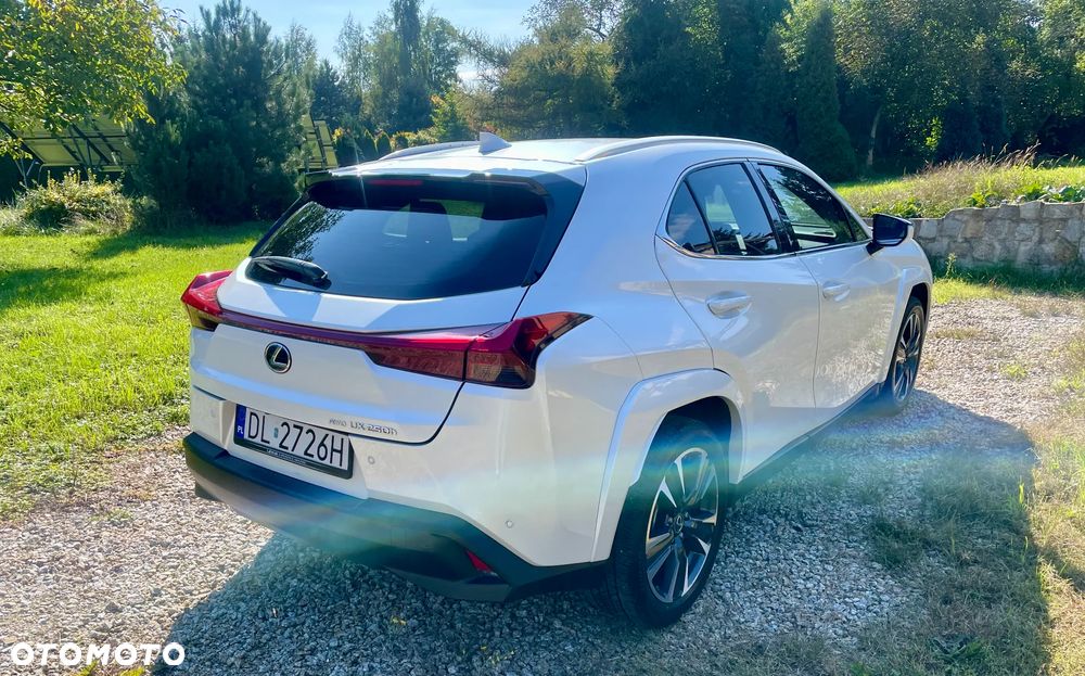 Lexus UX - 4