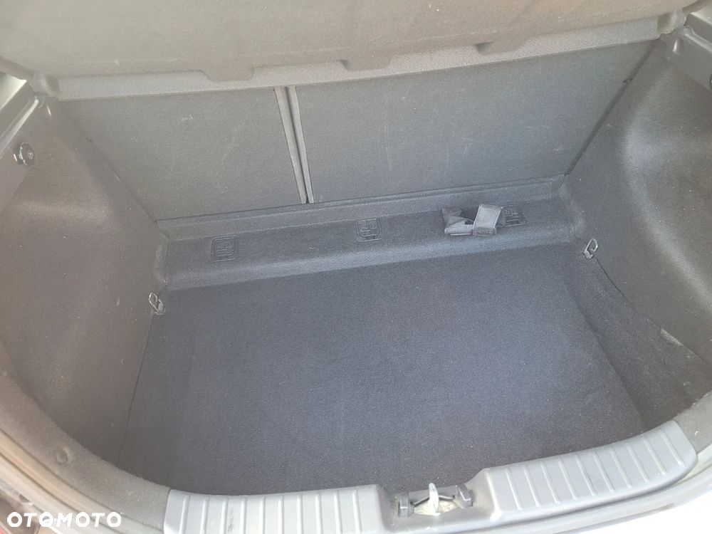 Hyundai i30 1.4 Base + - 12