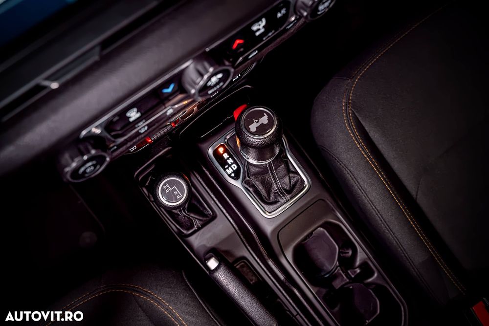 Jeep Wrangler 2.0 Turbo AT8 Sahara - 13