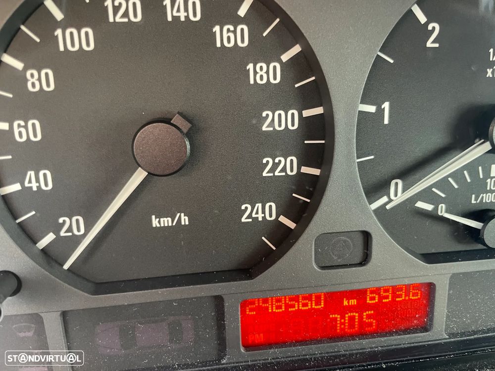 BMW 320 d - 6