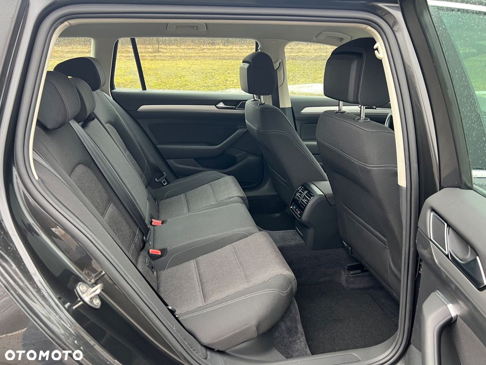 Volkswagen Passat - 20