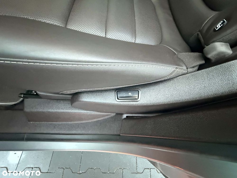 Renault Espace 1.6 dCi Energy Initiale Paris EDC - 36