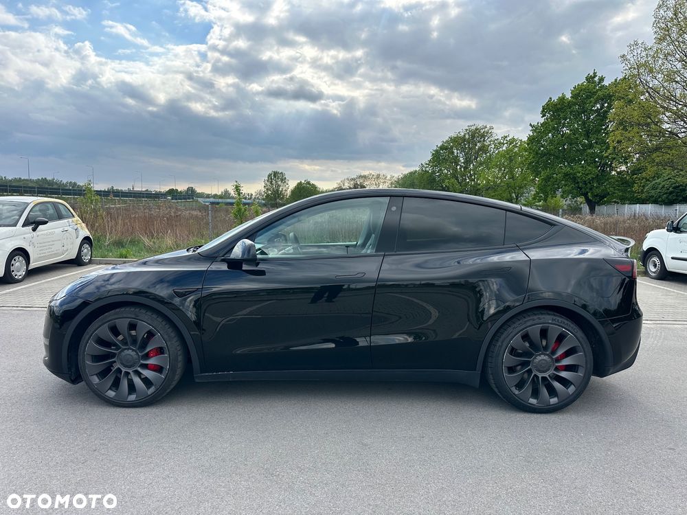 Tesla Model Y Performance AWD - 10