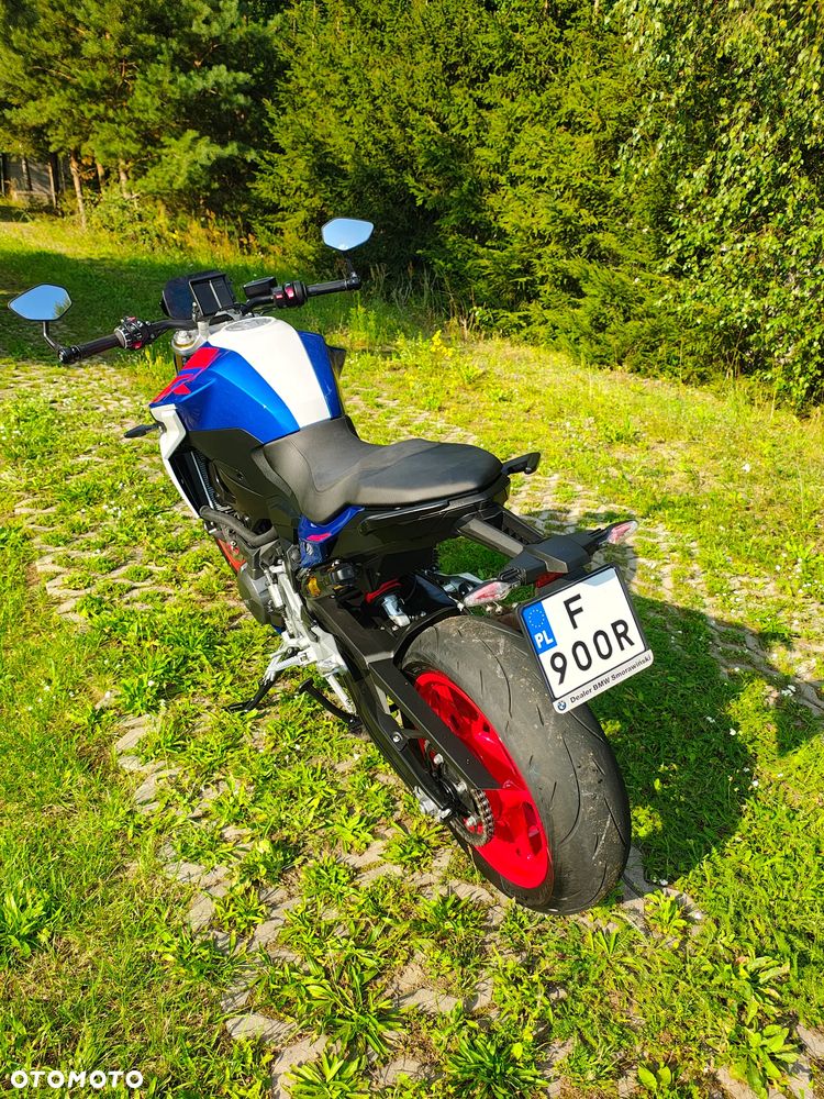 BMW F - 22