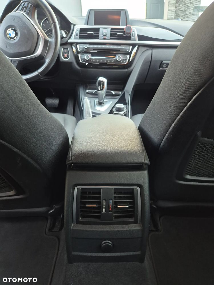 BMW Seria 3 318d Sport Line Shadow - 16