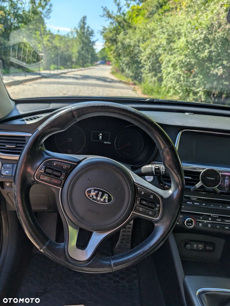 Kia Optima 2.0 L - 21