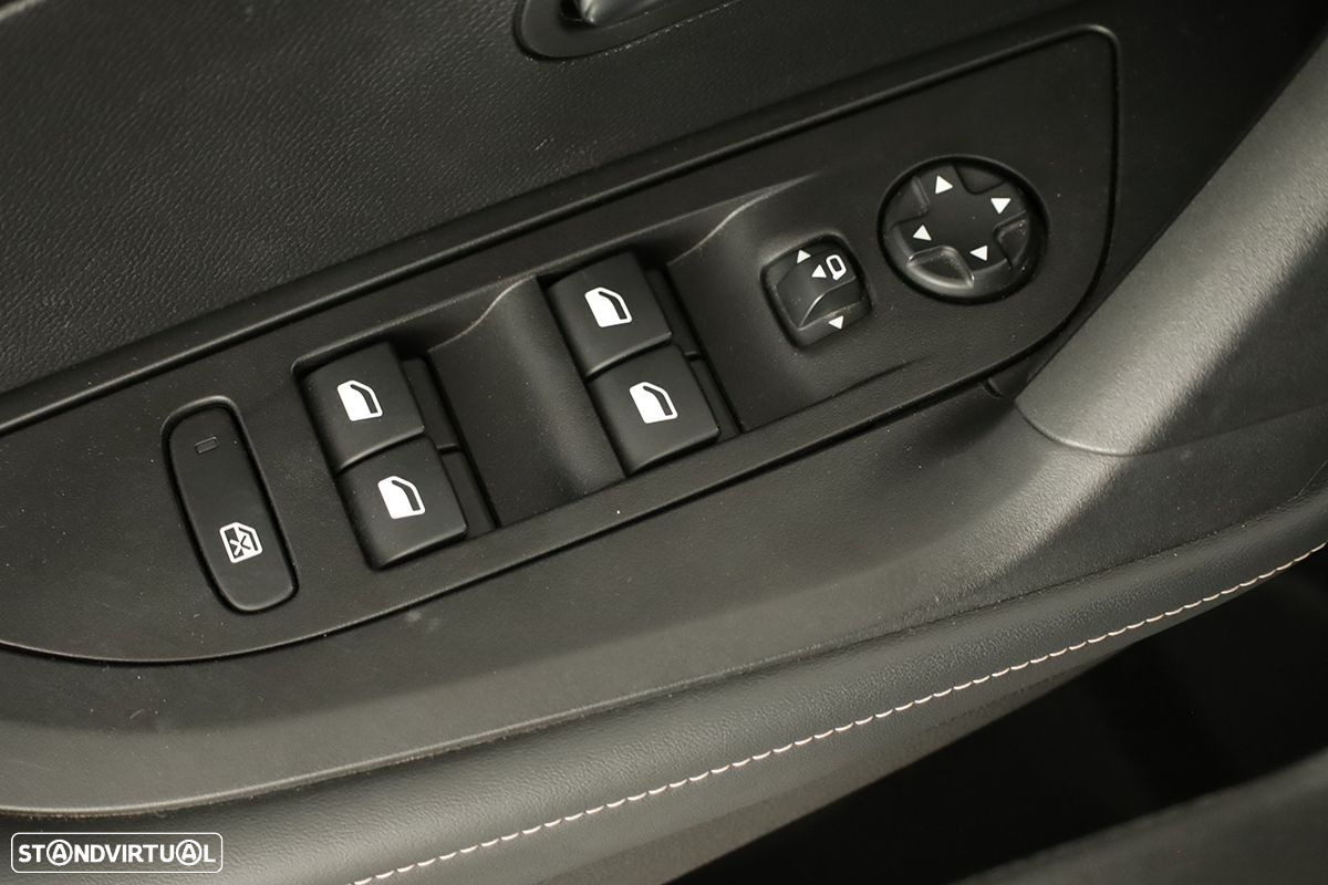 Peugeot 2008 1.2 PureTech Allure - 19