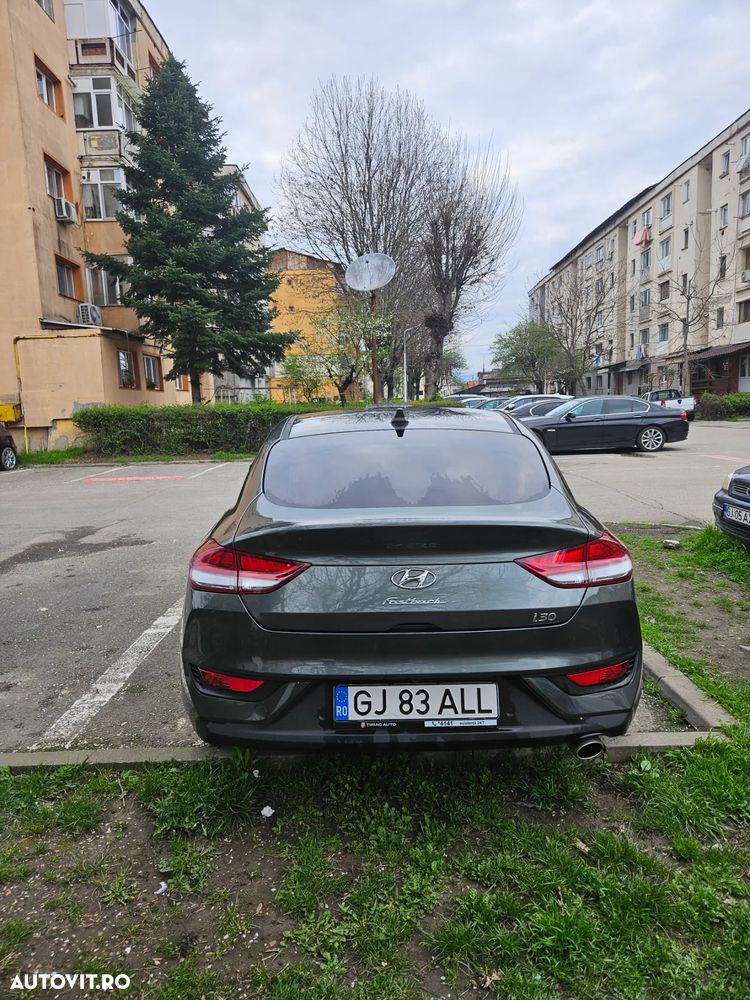 Hyundai i30 1.5 T-GDI 160CP MHEV 5DR M/T Highway - 4
