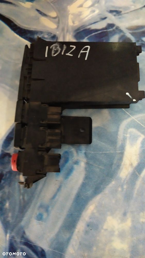 WŁĄCZNIK PANEL AWARYJNYCH 6L2858815B IBIZA - 2
