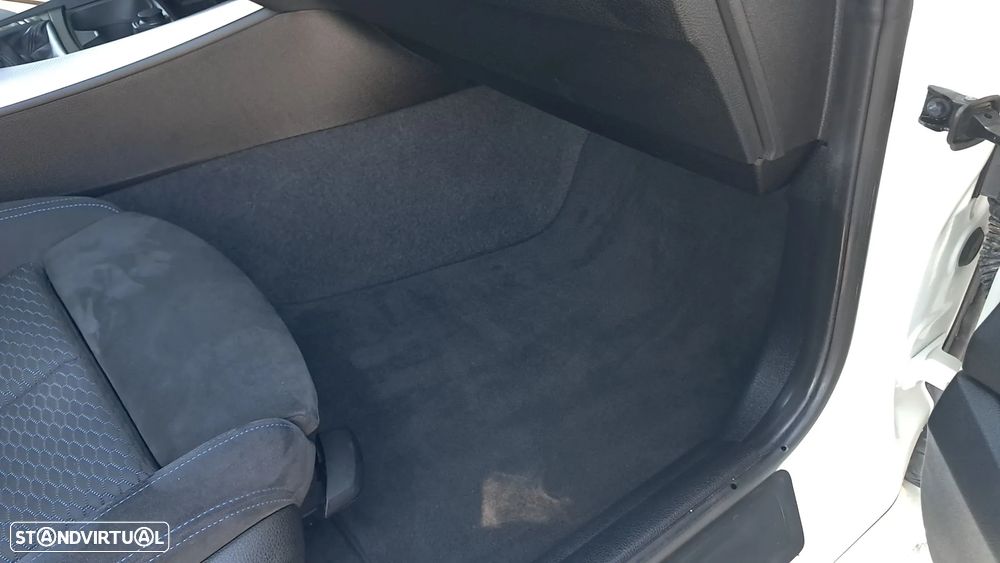 BMW 120 d Pack M - 32