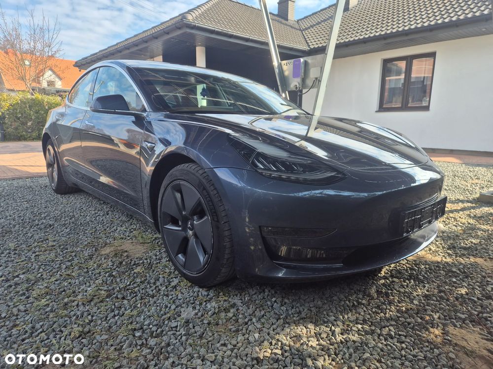 Tesla Model 3 - 1
