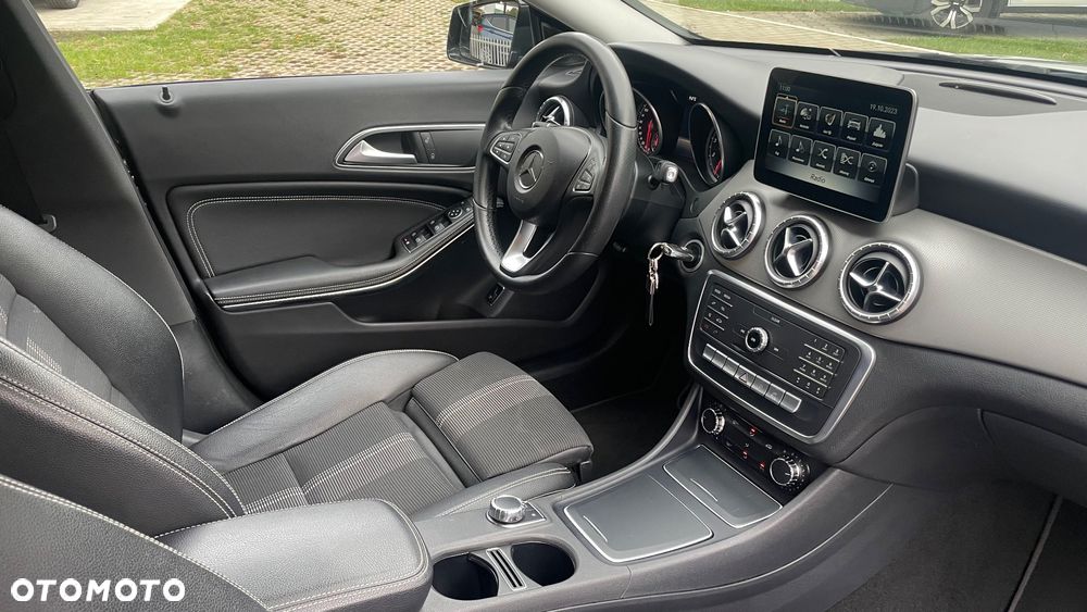 Mercedes-Benz CLA 180 7G-DCT AMG Line - 26