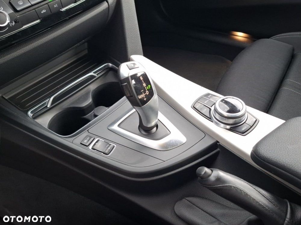 BMW Seria 3 318i - 14