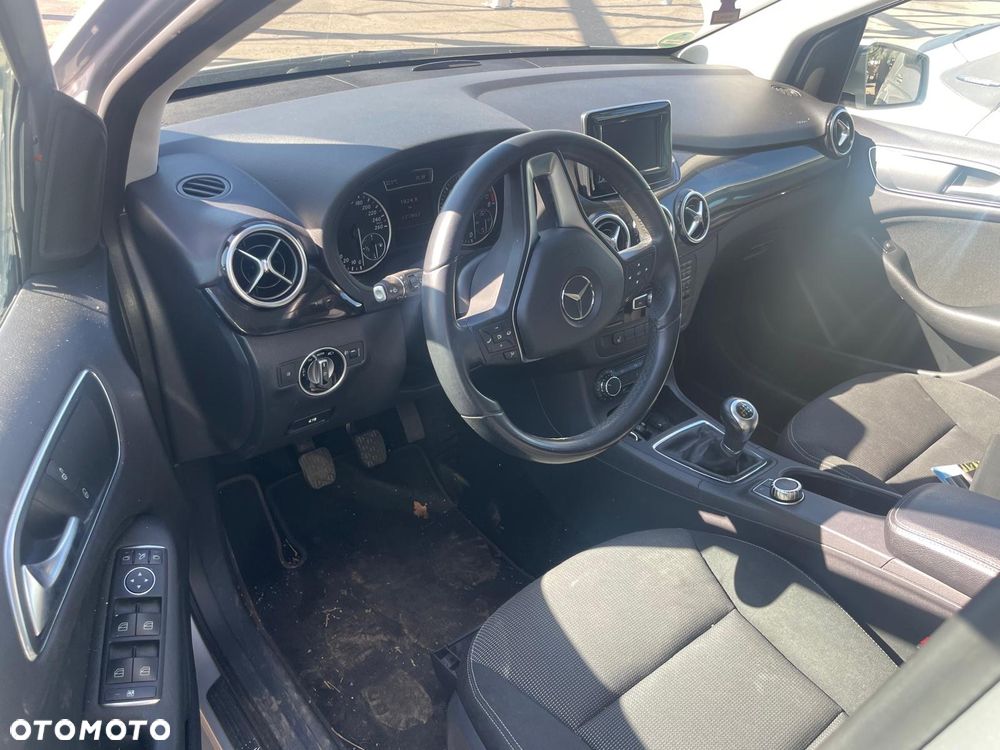 Mercedes-Benz Klasa B 180 BlueEFFICIENCY Edition Style - 3