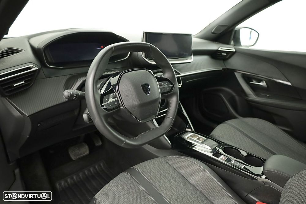 Peugeot 2008 1.2 PureTech Allure EAT8 - 7