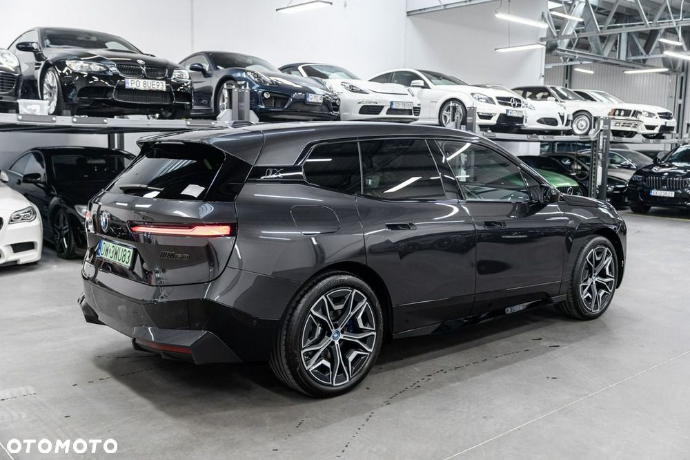 BMW iX - 11