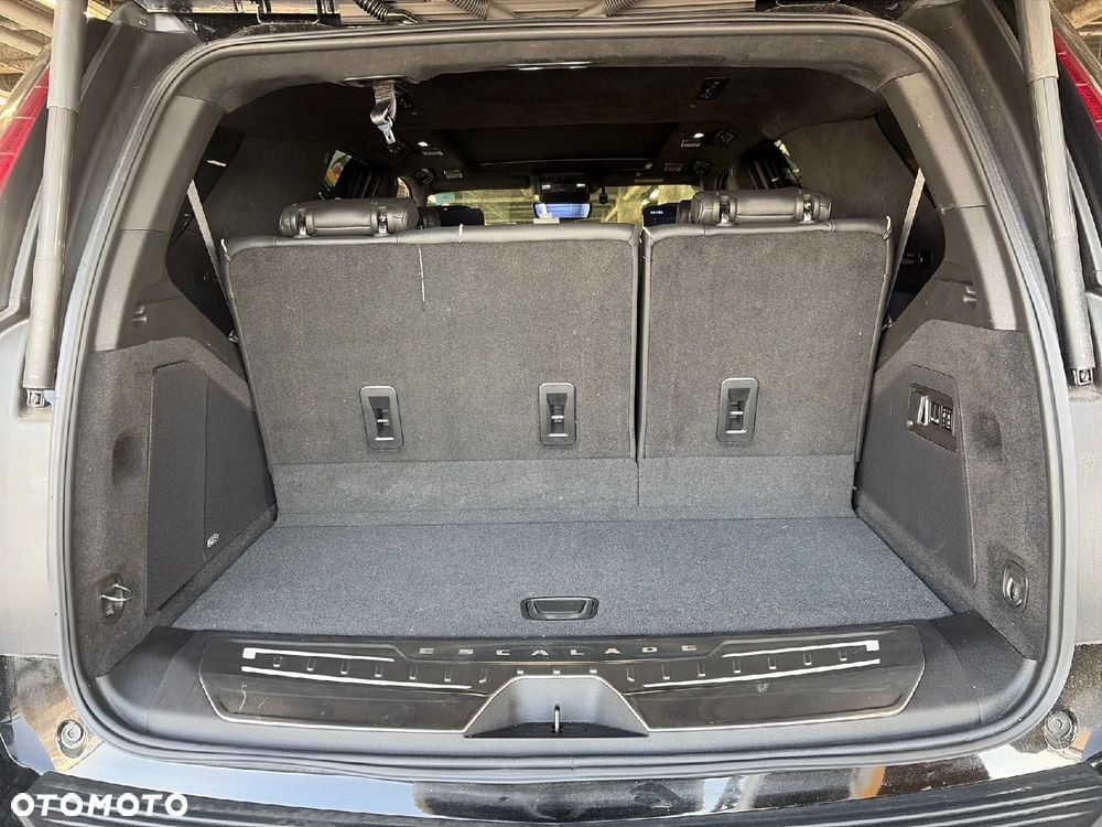 Cadillac Escalade - 17
