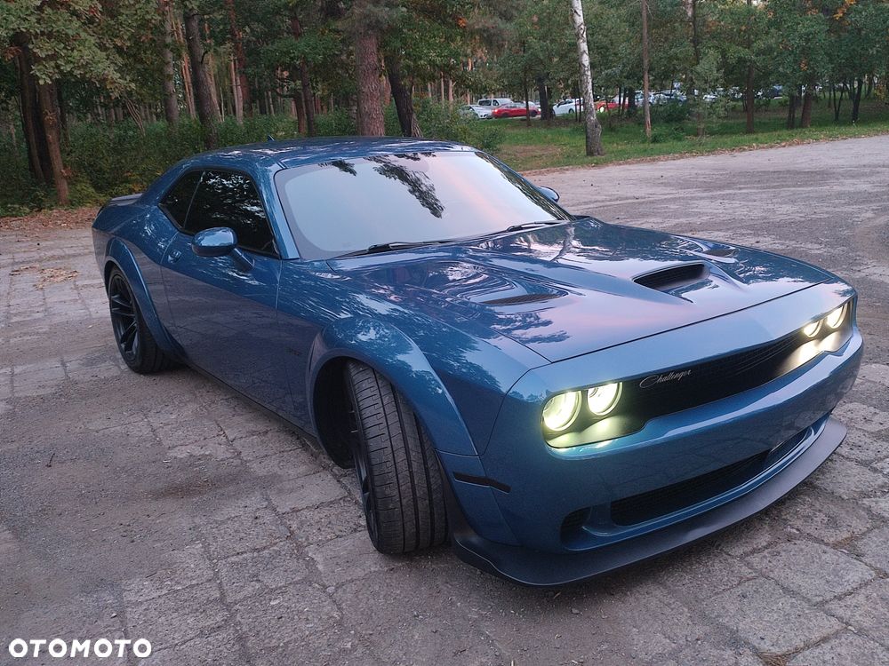 Dodge Challenger - 10