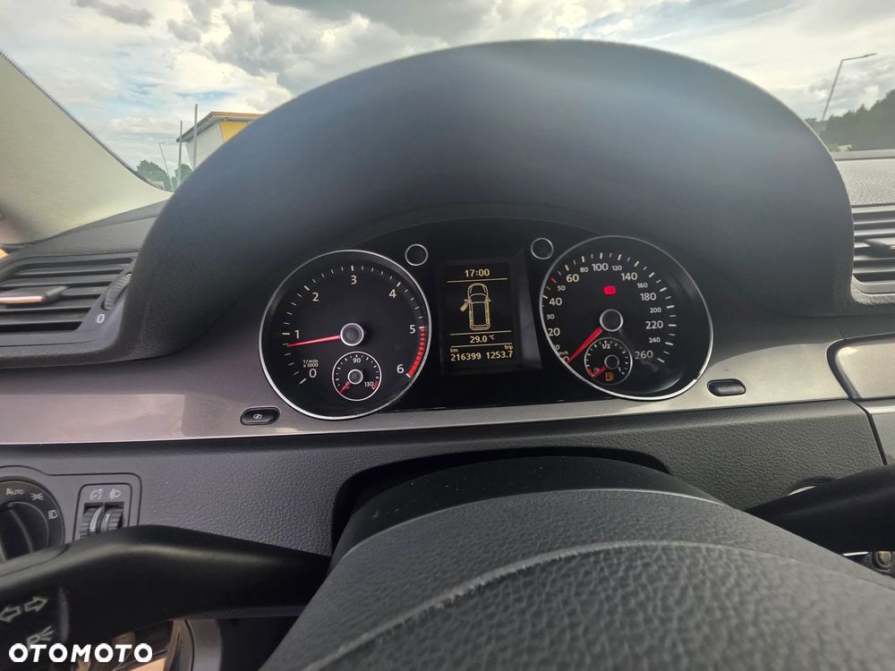 Volkswagen Passat 2.0 TDI DPF Comfortline - 10