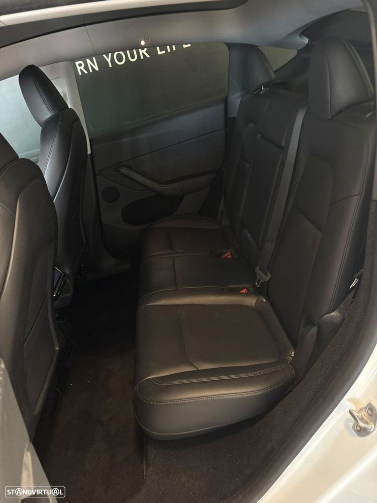Tesla Model Y — fotografia 14