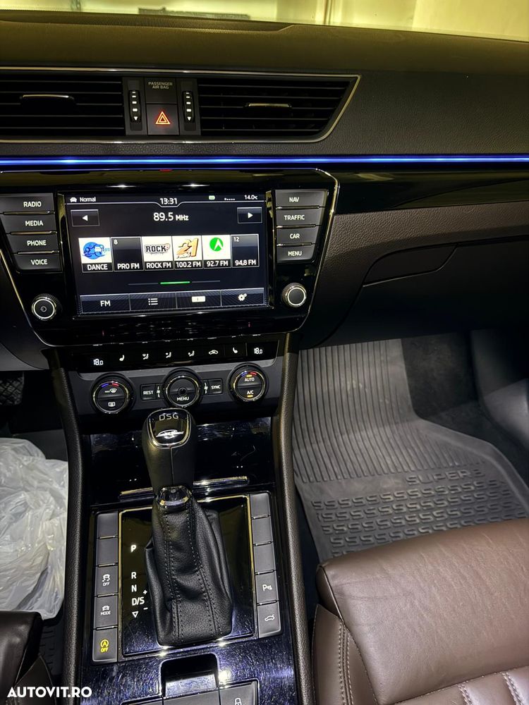 Skoda Superb Combi 2.0 TDI DSG 4X4 Laurin & Klement - 16