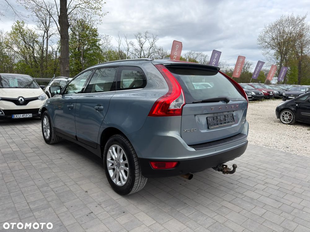 Volvo XC 60 D5 AWD Momentum - 4