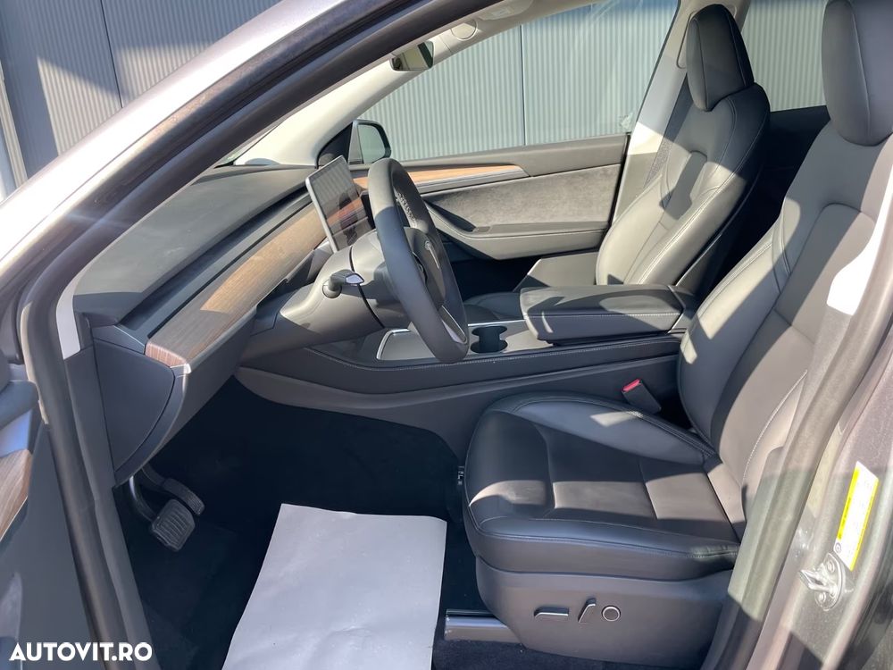 Tesla Model Y Long Range Dual Motor AWD - 11