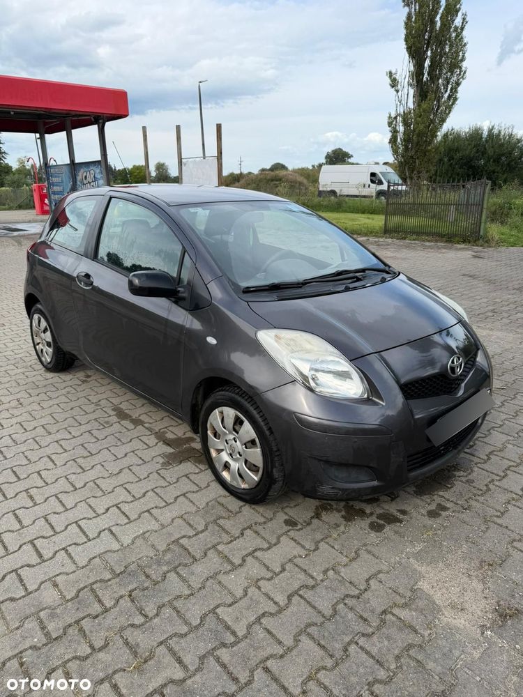 Toyota Yaris 1.0 Luna A/C - 2