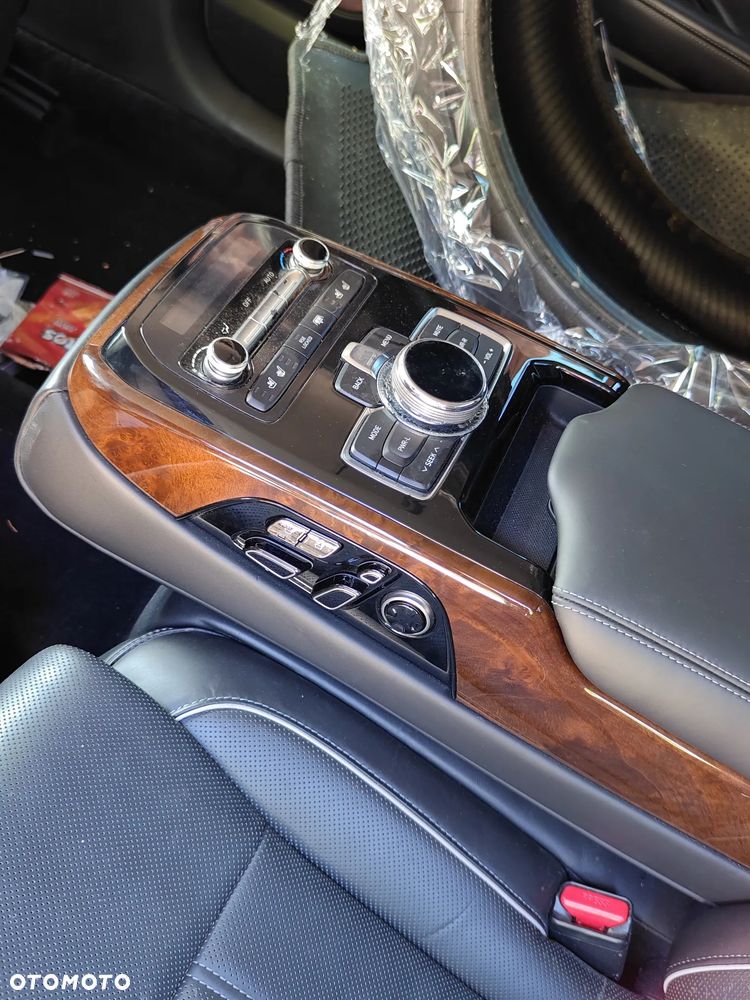 Genesis G90 - 12