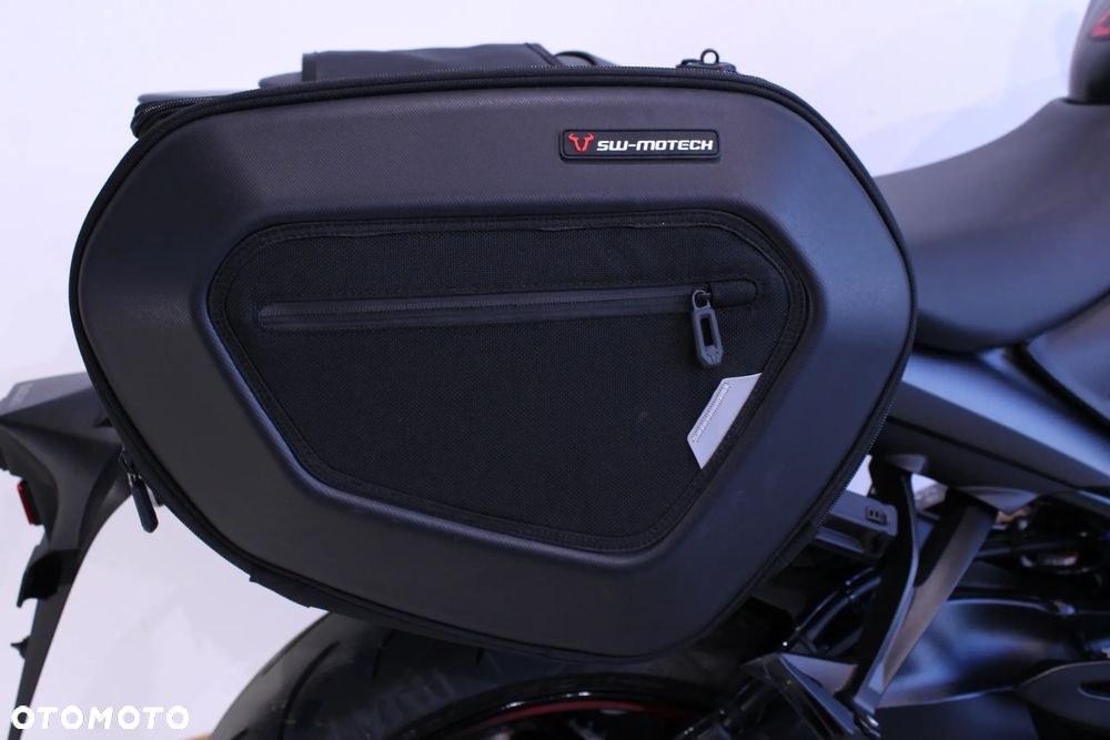Suzuki GSX - 32