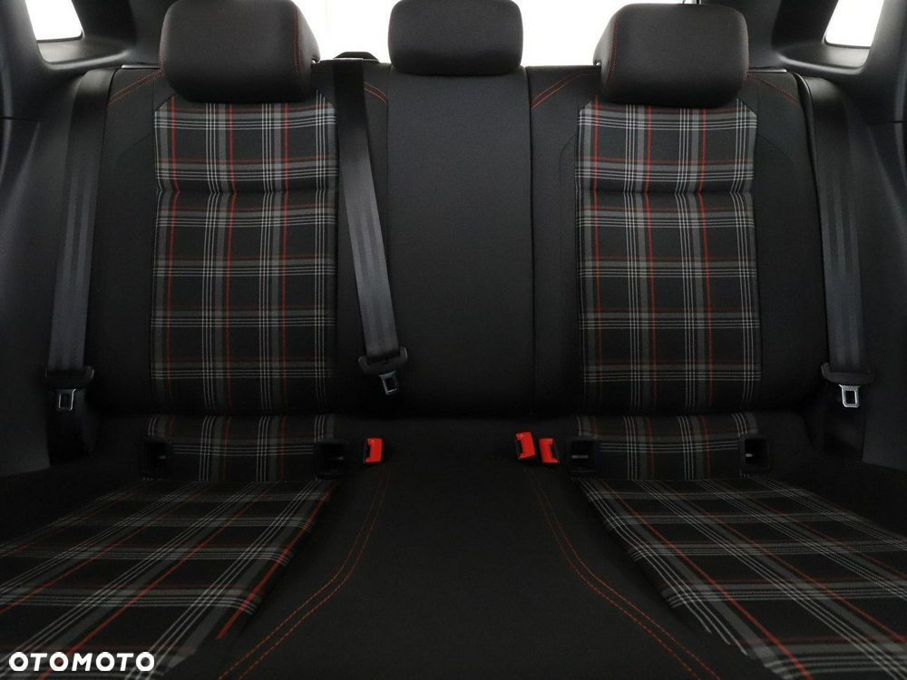 Volkswagen Polo 2.0 TSI DSG GTI - 19