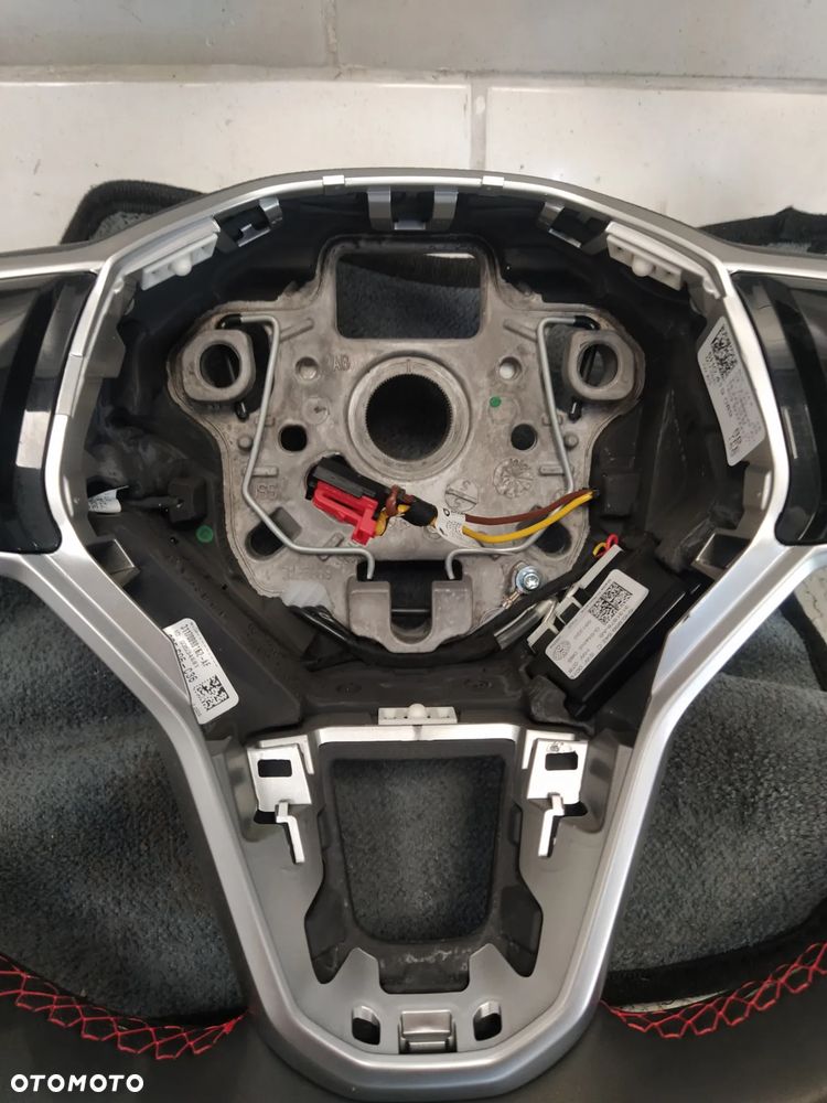 VW GOLF VIII GTI KIEROWNICA MULTIFUNKCYJNA ŁOPATKI CZERWONA NIĆ ORYGINAŁ - 5