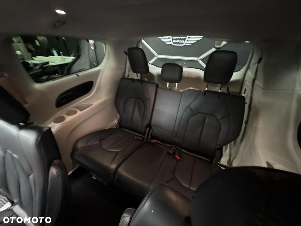 Chrysler Pacifica - 19