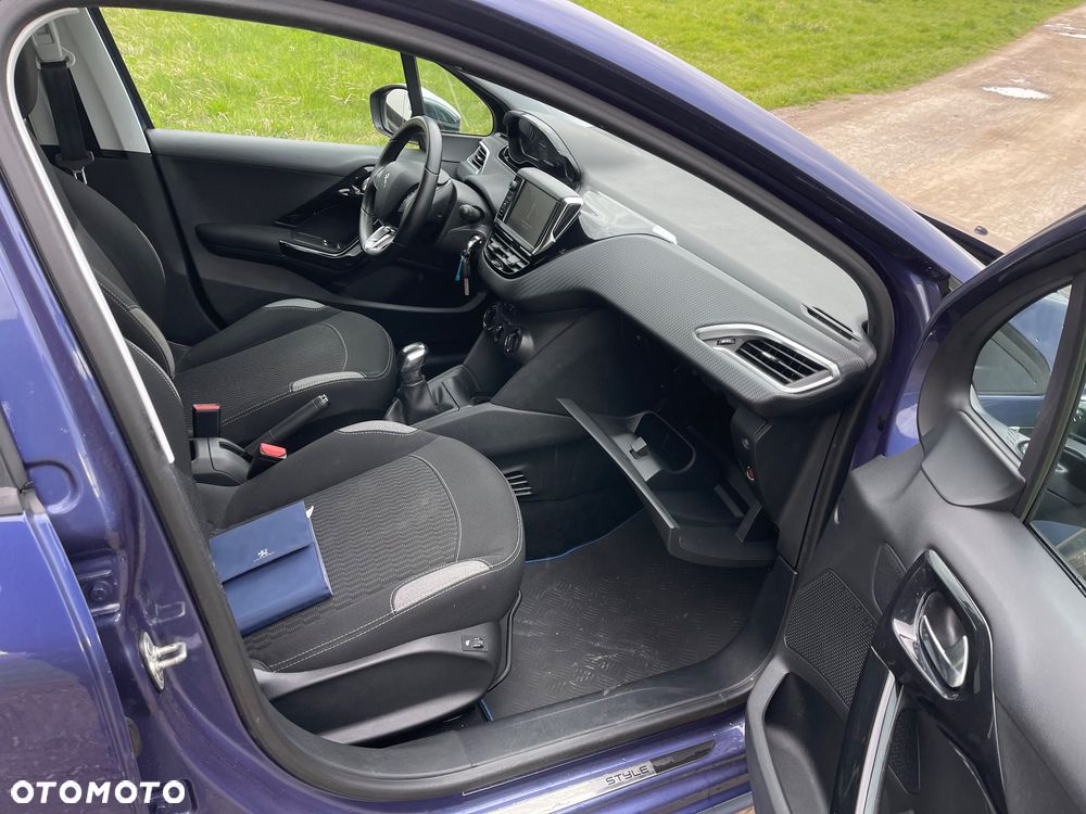 Peugeot 208 82 PureTech Style - 13