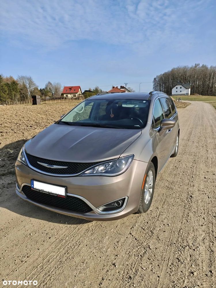 Chrysler Pacifica - 12