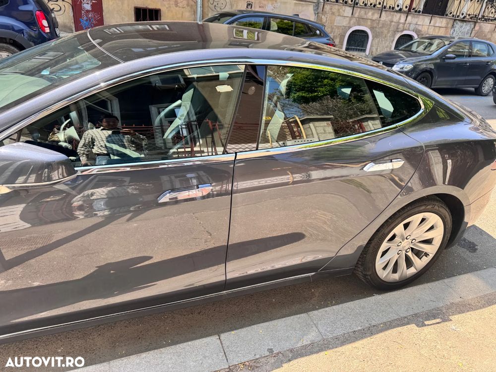 Tesla Model S - 5