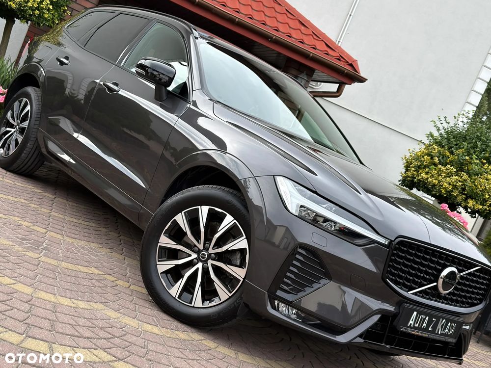 Volvo XC 60 B4 D AWD Plus Dark - 4