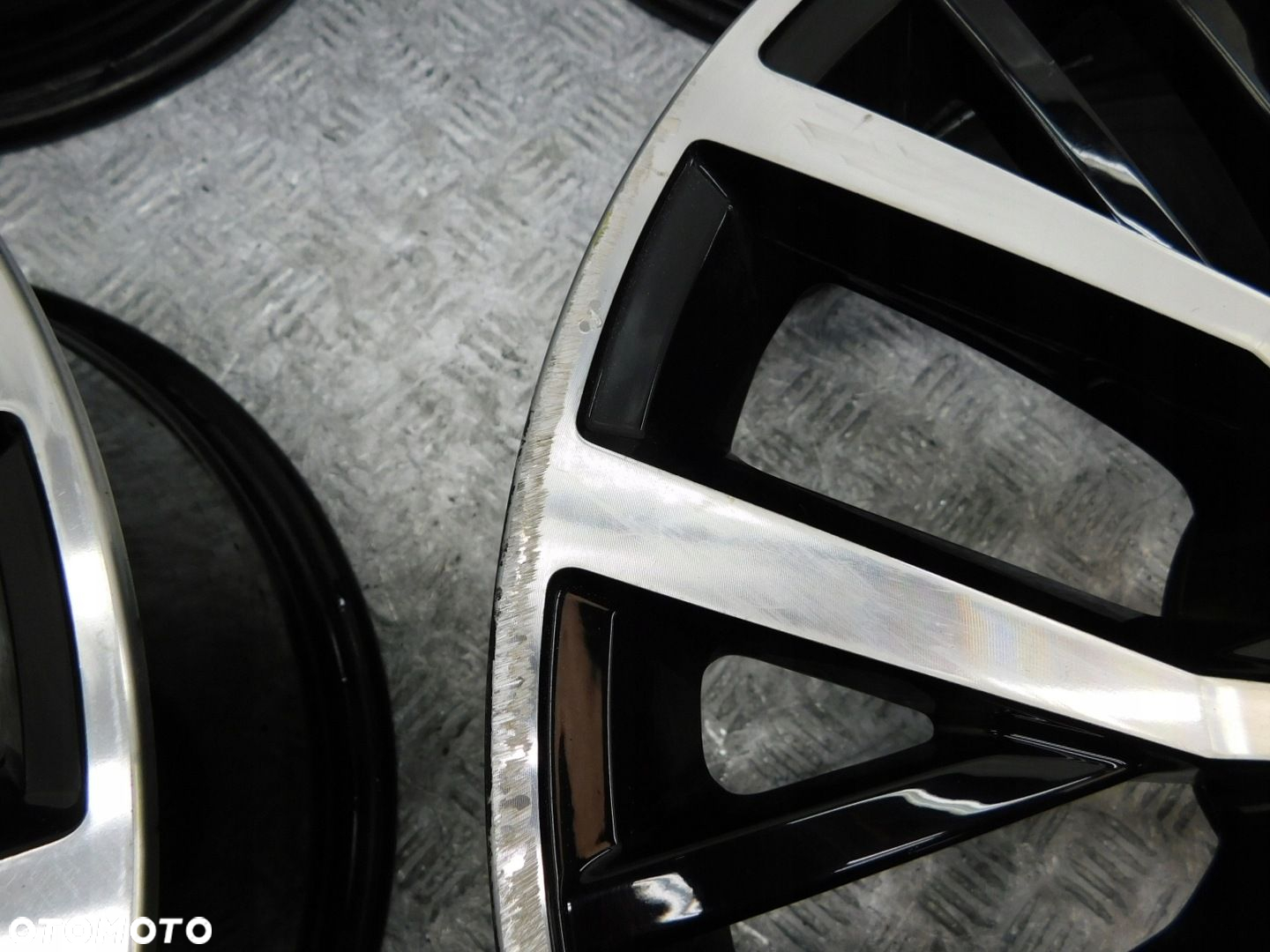 FELGI ALUMINIOWE 5x100 7,5jx17 - VW POLO 6R 6C GTi R-line - 12