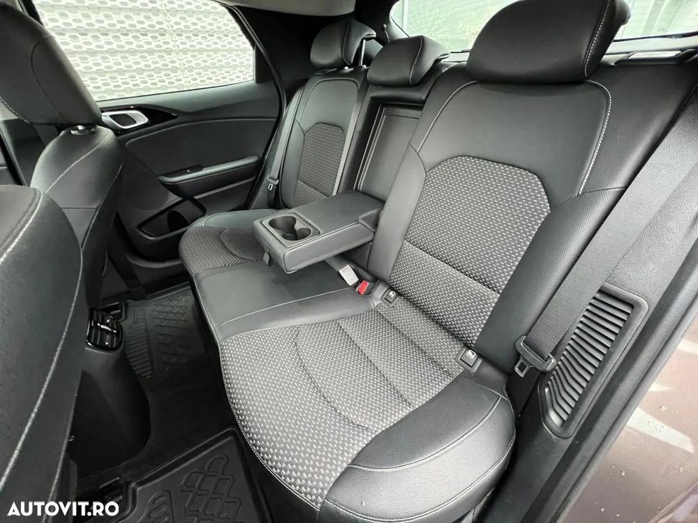Kia XCeed 1.6 GDI 6DCT PHEV Vision - 11