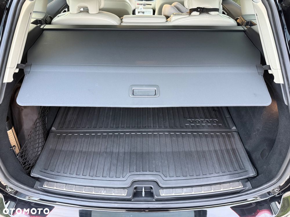 Volvo XC 60 T8 Plug-In Hybrid AWD Ultra Dark - 24