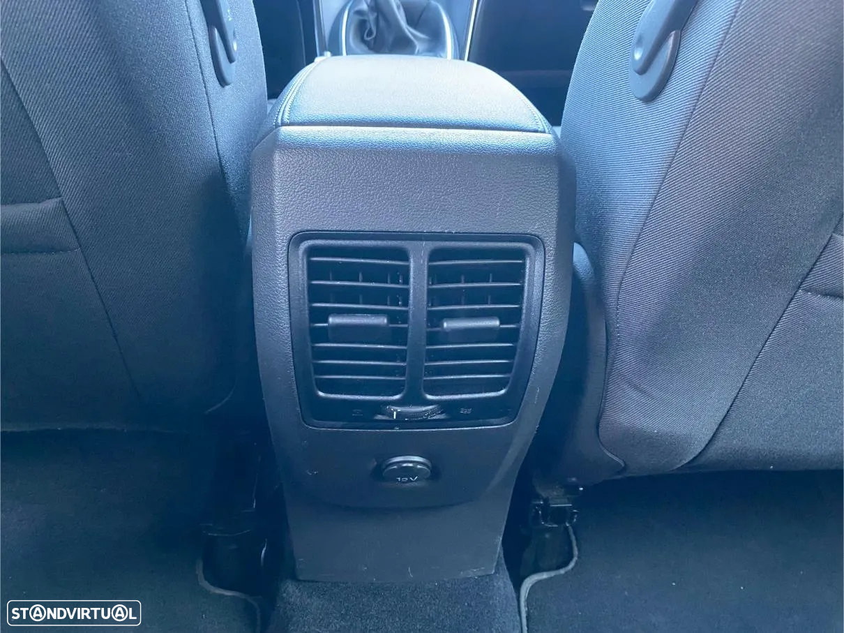 Ford C-Max 1.0 Ecoboost S&S Titanium - 24