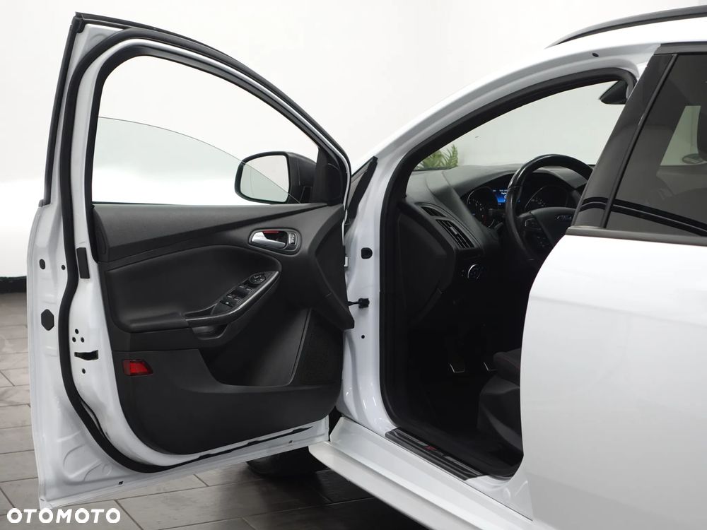 Ford Focus 1.5 EcoBoost ST-Line Black ASS - 18