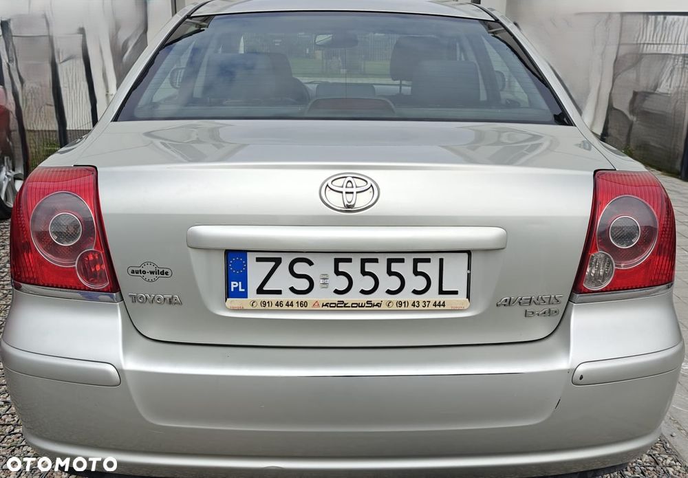 Toyota Avensis 2.0 D-4D Sol Premium - 4