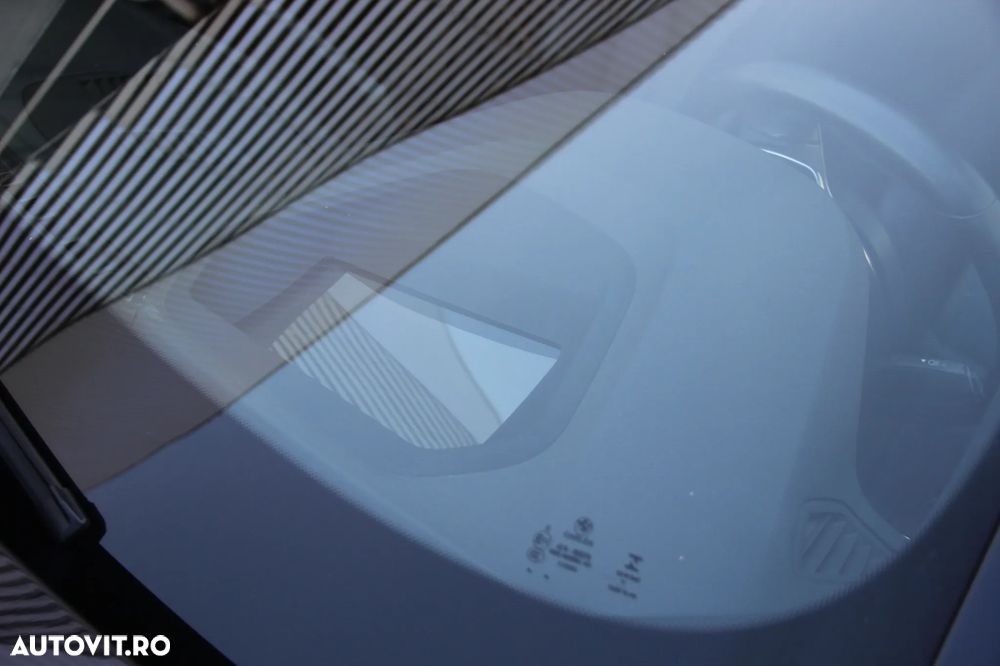 BMW Seria 5 520d xDrive AT - 25