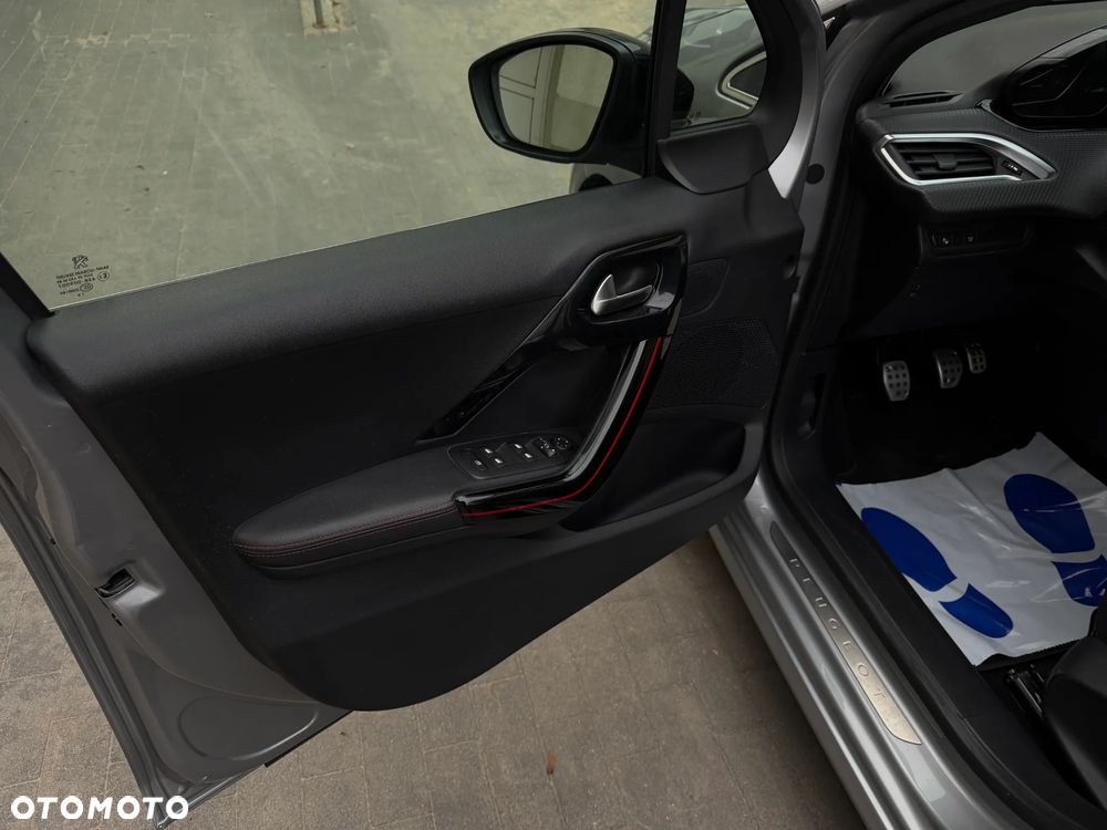 Peugeot 208 - 14