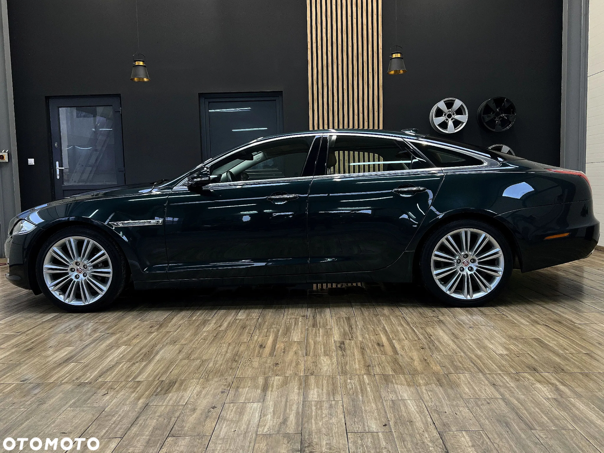 Jaguar XJ 3.0 D V6 Premium Luxury - 12