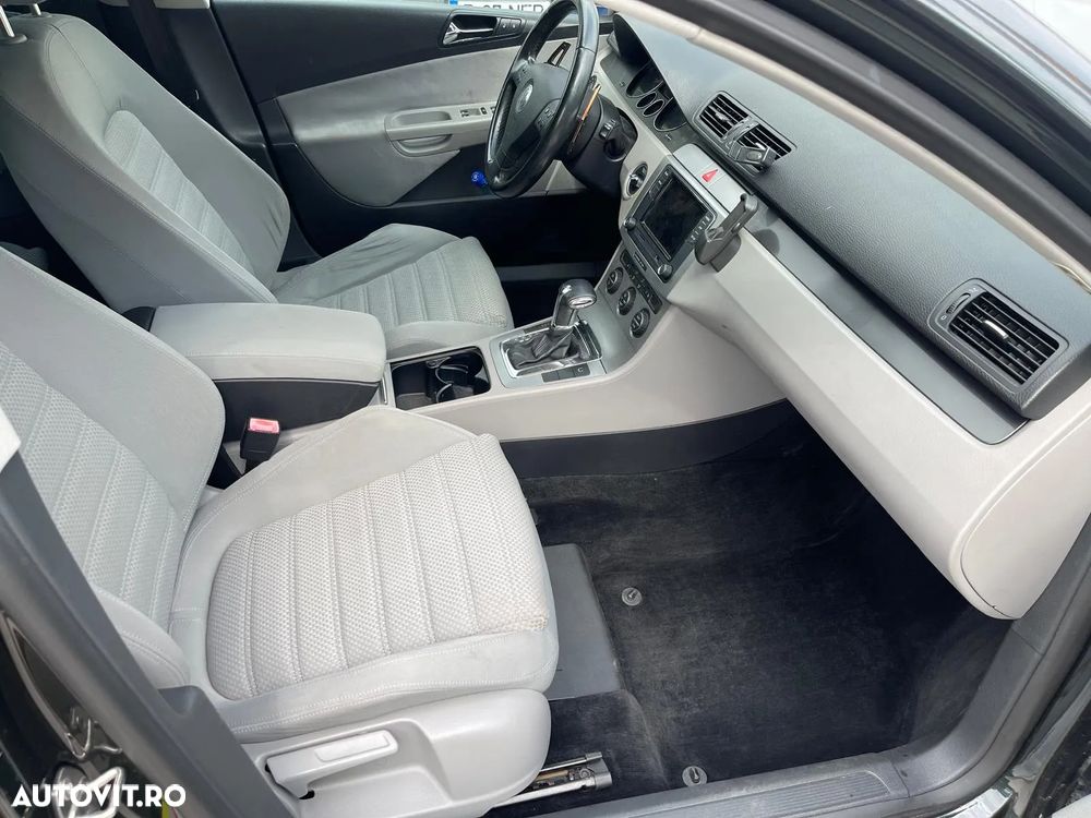 Volkswagen Passat - 12