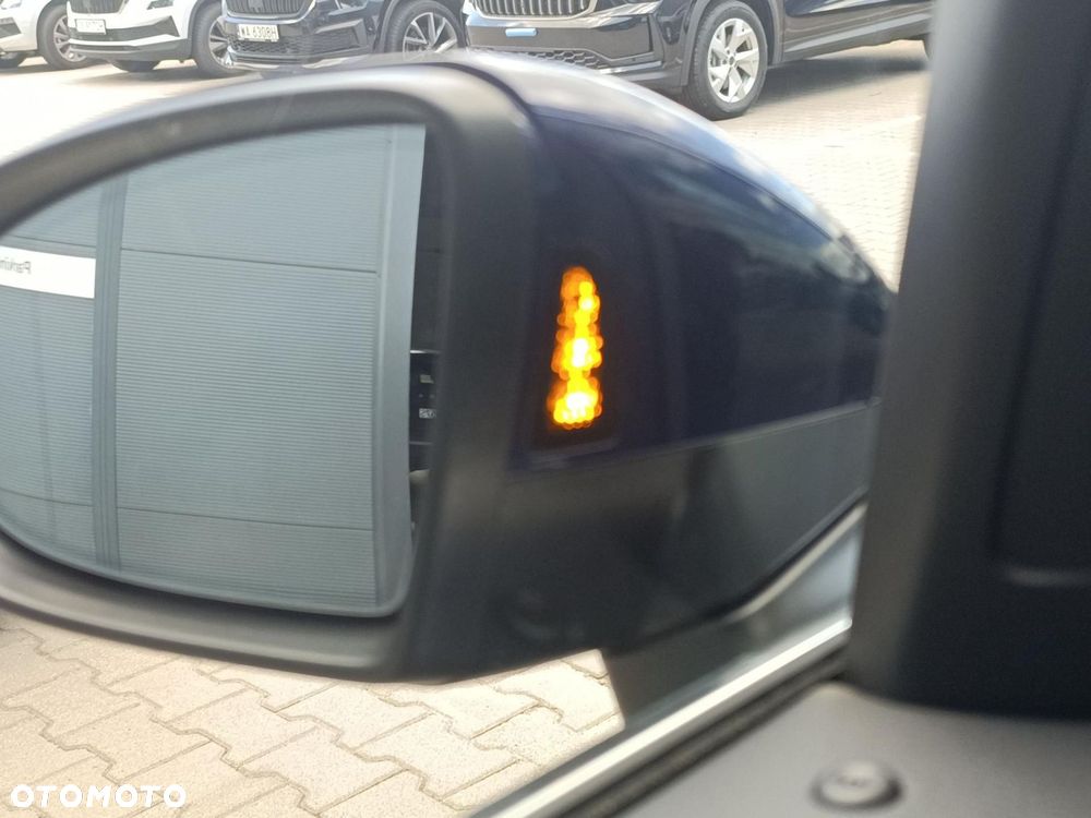 Volkswagen Touran - 33